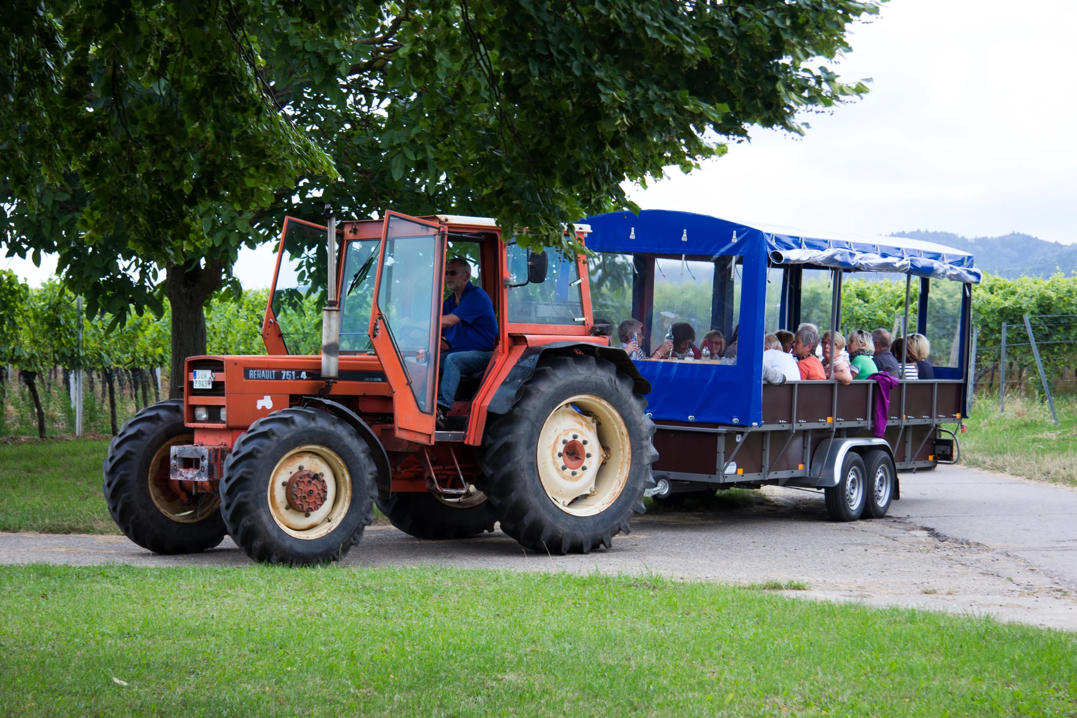 Planwagen des Weinhofs Pfeffer – Vorschau zum Film